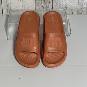 Bebe Women's Slide Sandals Size 8 color Camel  Foam Pool And Beach 3D Logo NWT